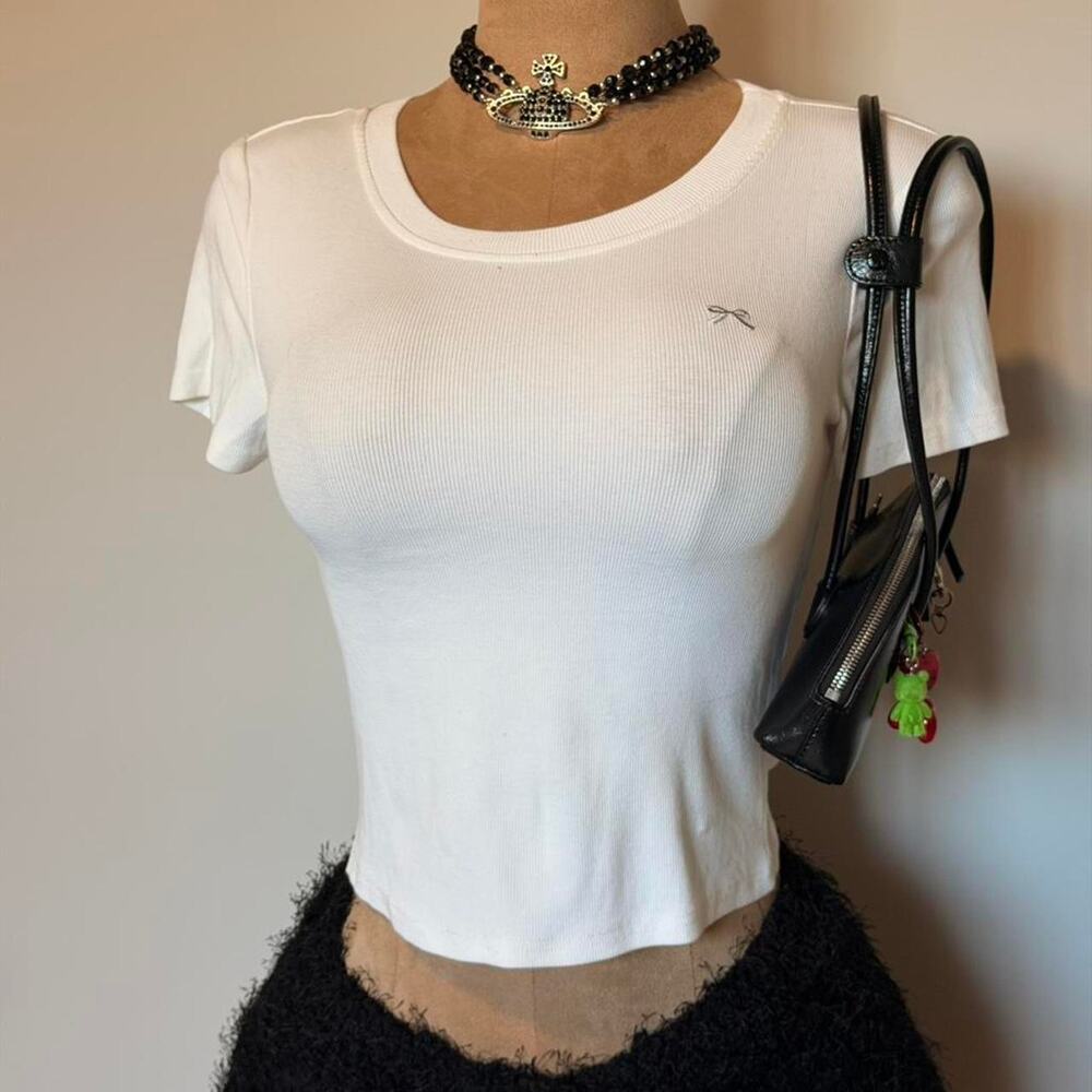 White ribbed knit baby tee
